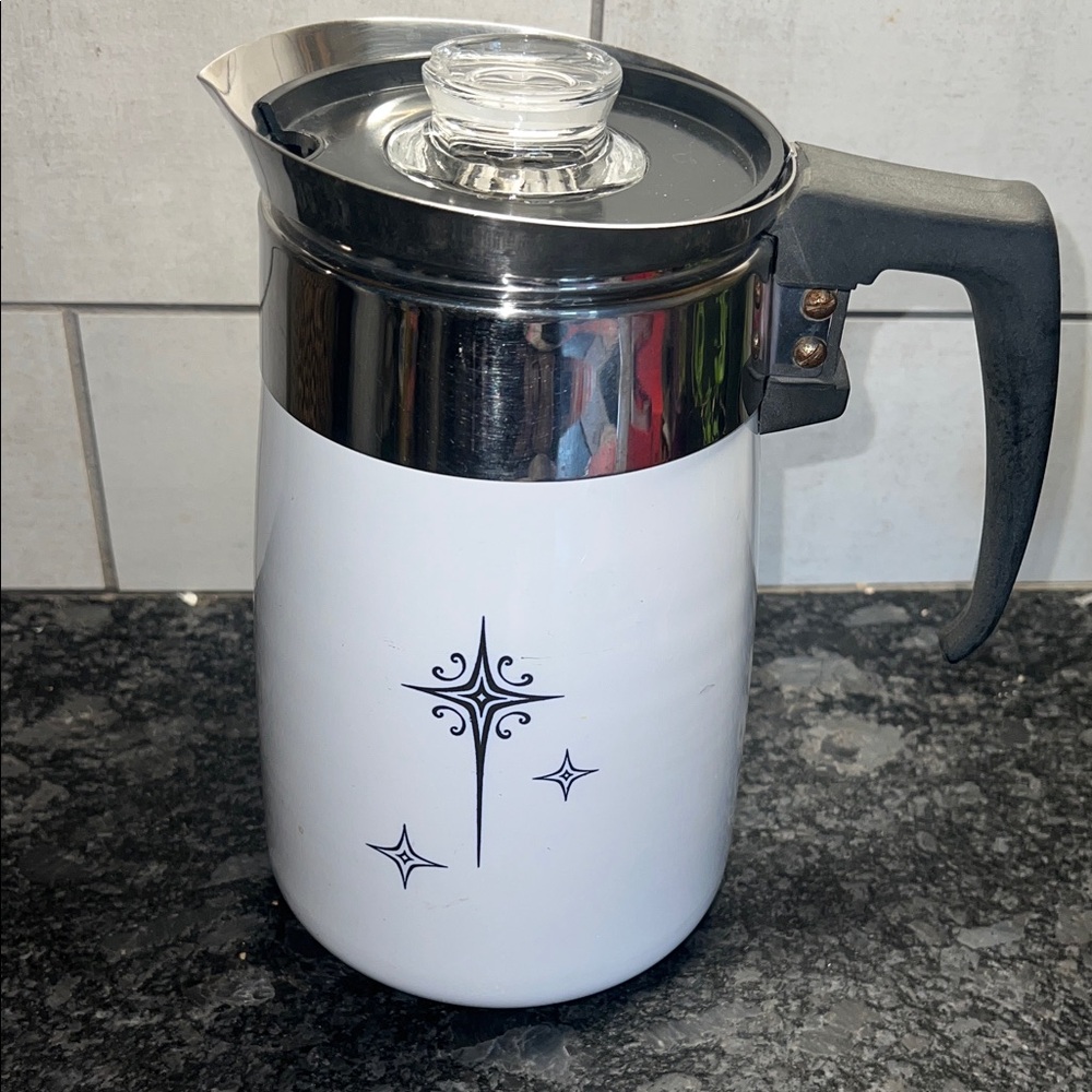 6 cup Atomic Star Stovetop. RARE PIECE.  Corningware.
